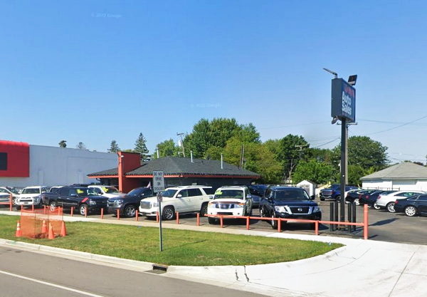 A&W Restaurant - Roseville - 29535 Gratiot Ave (newer photo)